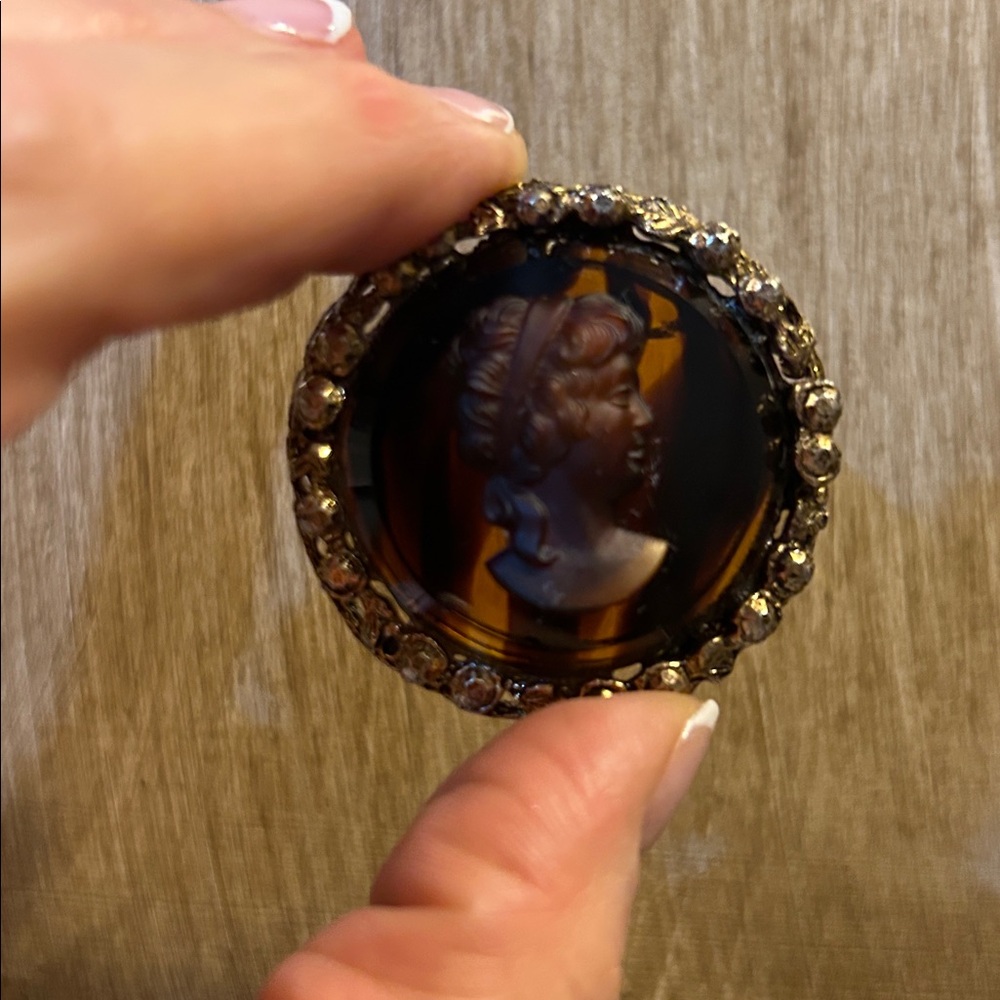 Brooch vintage Juliana DeLizza & Elster cameo brooch 1 3/4” - Picture 5 of 5
